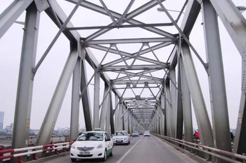 Mặt cầu Chương Dương bị nứt, thấm nước cần sửa chữa gấp