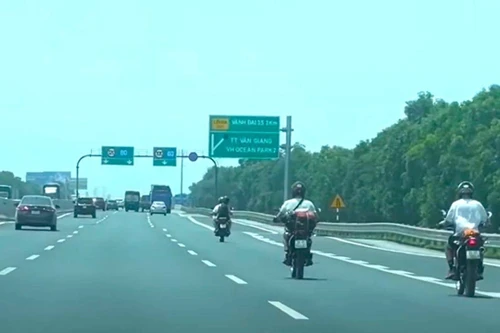 Đơn vị quản lý nói gì về đoàn người nước ngoài đi mô tô vào cao tốc Hà Nội- Hải Phòng?