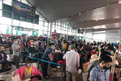 Cao điểm nghỉ lễ 30-4, gần 1 triệu khách qua ba sân bay lớn nhất nước