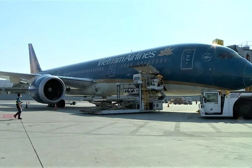 Hơn 6 tấn vật tư y tế của kiều bào tại Hoa Kỳ gửi về nước đã hạ cánh tại Nội Bài