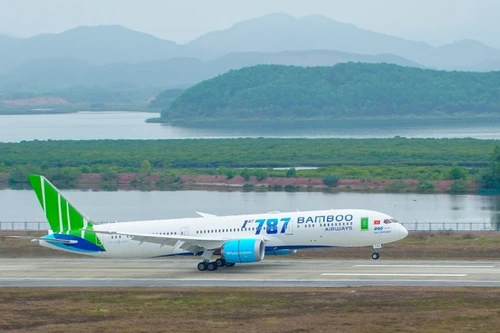 Hàng không đồng loạt hủy chuyến, dời lịch bay sớm do ảnh hưởng bão số 9