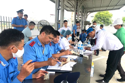 Phát hiện hai tài xế nghi dương tính với ma túy tại bến xe Yên Nghĩa