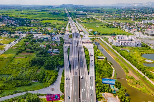 Hơn 120.000 phương tiện hết tiền trong tài khoản ETC vẫn lưu thông vào cao tốc