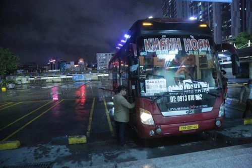 Hà Nội: Bến xe vắng đìu hiu, xe khách "chở gió" về Thủ đô