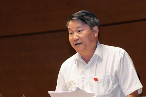 "Người bệnh chỉ uống toàn bã thuốc thì sao khỏi được?"