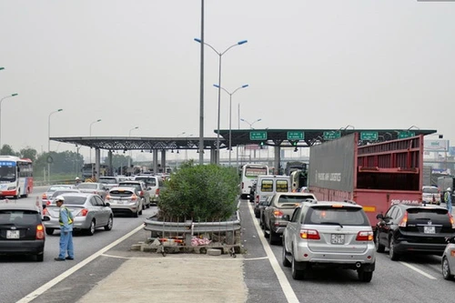 Tạm dừng thu phí tại các trạm BOT nếu ùn tắc kéo dài 1km
