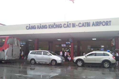 Kiểm soát viên không lưu ngủ quên bị tước giấy phép 2 tháng