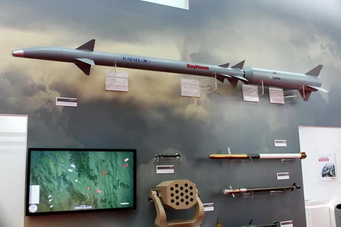 [ẢNH] "Quà tặng trời cho": Nga thu giữ được tên lửa đánh chặn siêu hiện đại của Israel