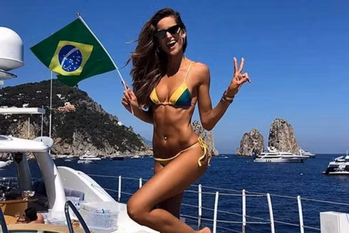 [ẢNH] Dàn thiên thần nội y đăng ảnh cổ vũ tinh thần cho đội tuyển Brazil