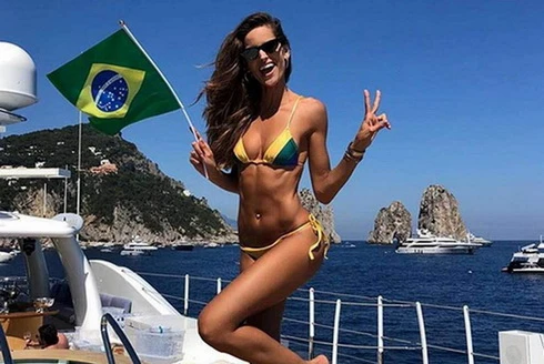 [ẢNH] Dàn thiên thần nội y đăng ảnh cổ vũ tinh thần cho đội tuyển Brazil