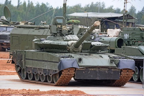 [ẢNH] Vì sao Nga tin dùng xe tăng T-80 tại địa bàn trọng yếu hơn T-90?