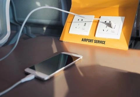 FBI cảnh báo người dùng không sử dụng trạm sạc điện thoại công cộng