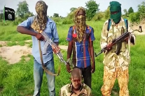 Boko Haram tung video chặt đầu "ăn theo" IS