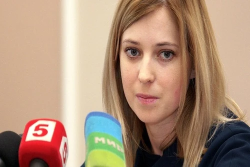 Nữ công tố viên xinh đẹp Crimea "cảm ơn" lệnh trừng phạt của phương Tây