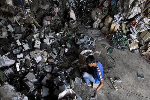 Giật mình trước những bãi rác điện tử khổng lồ ở thị trấn chết Guiyu