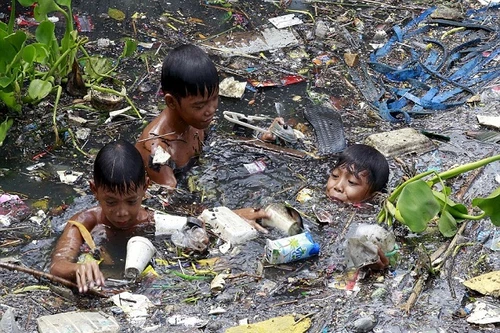 Nhọc nhằn những mảnh đời nhỏ bé ngập chìm trong rác