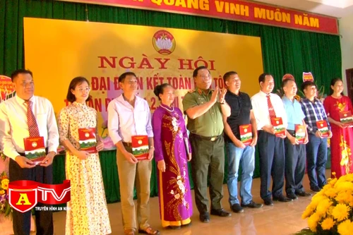 Giám đốc CATP Hà Nội dự ngày hội Đại đoàn kết dân tộc tại huyện Mê Linh