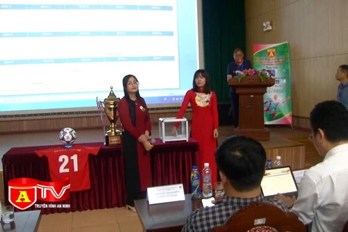 Bốc thăm chia bảng giải bóng đá học sinh THPT Hà Nội