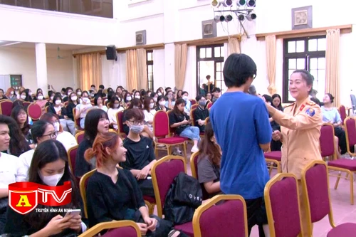 Đa dạng phương pháp tuyên truyền an toàn giao thông cho sinh viên