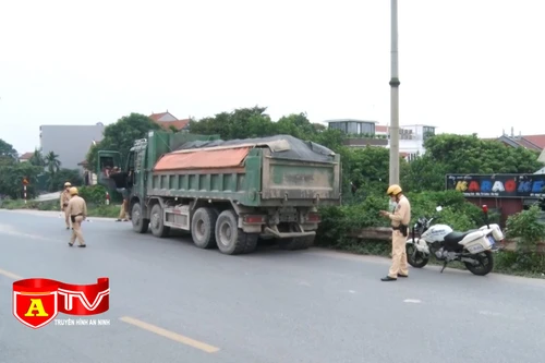 Những chiêu trò mới hoán cải xe ô tô để chở quá tải