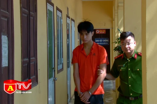 Bắt đối tượng "làm chuyện người lớn" với bé gái