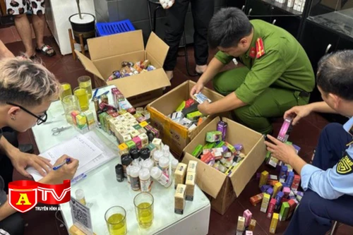 Phát hiện hàng trăm sản phẩm thuốc lá điện tử và tinh dầu nhập lậu