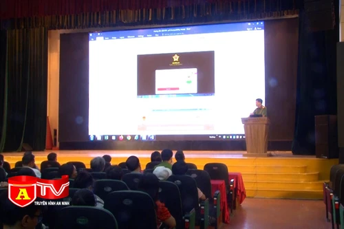 300 tình nguyện viên sinh viên được tập huấn thực hiện Đề án 06 của Chính Phủ