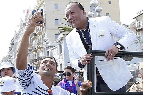 Tỷ phú Trung Quốc hào phóng đưa 6.400 nhân viên đi nghỉ tại Pháp