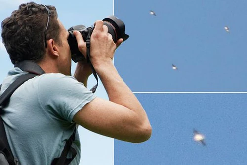 Chộp được khoảnh khắc “phi đội UFO” lượn lờ trên bầu trời Tây Ban Nha