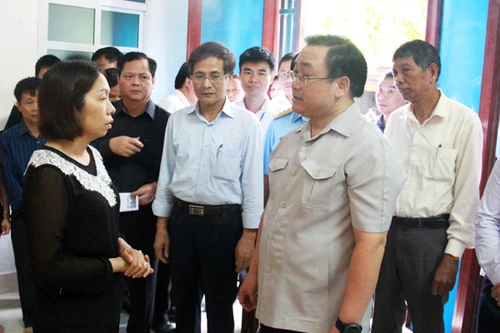 Bí thư Thành ủy Hoàng Trung Hải thăm và động viên gia đình các thành viên phi hành đoàn CASA-212