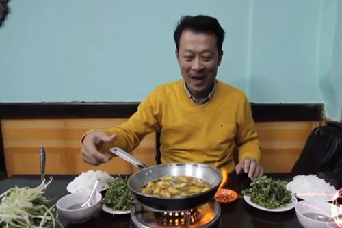 Danh hài Vân Sơn mê mẩn ẩm thực Hà Nội