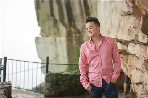 Cao Thái Sơn khoe vẻ điển trai tại Mỹ