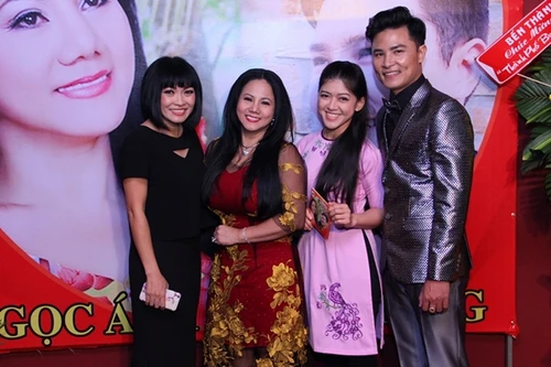 "Nữ hoàng băng cassette" Ngọc Ánh khoe người đồng hành mới 