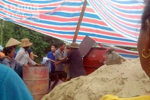 Đang xây nhà, người đàn ông bị điện giật tử vong