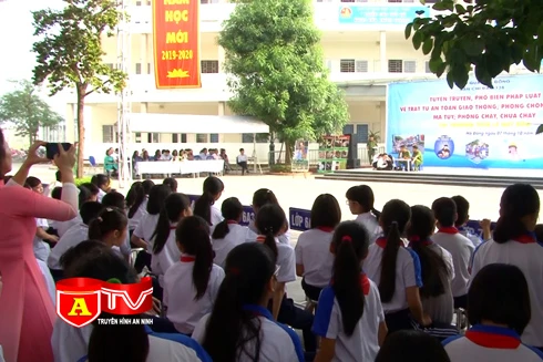 Phòng chống ma túy xâm nhập học đường