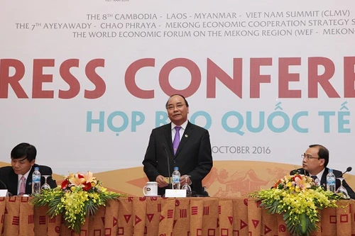 Thủ tướng Nguyễn Xuân Phúc: Môi trường đầu tư kinh doanh của Việt Nam cần vươn lên nhóm đầu ASEAN