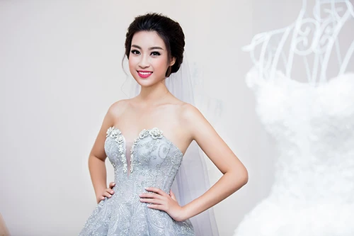 Hoa hậu Đỗ Mỹ Linh làm cô dâu lộng lẫy
