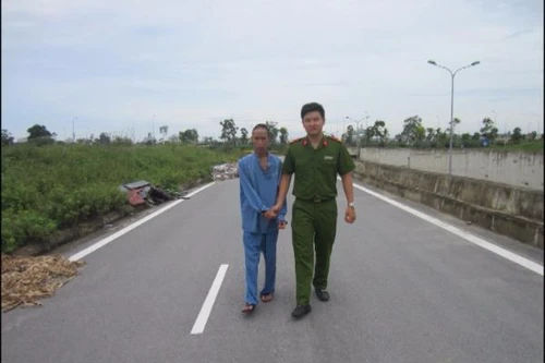 Lợi dụng sự nhẹ dạ của thiếu nữ để gây án hiếp dâm, cướp tài sản