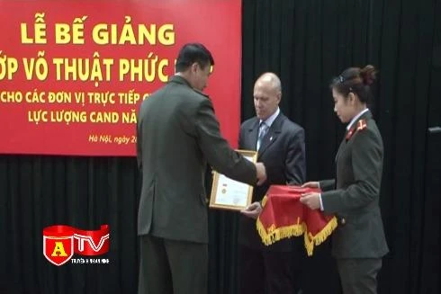 Trang bị võ thuật trấn áp tội phạm cho các đơn vị chiến đấu