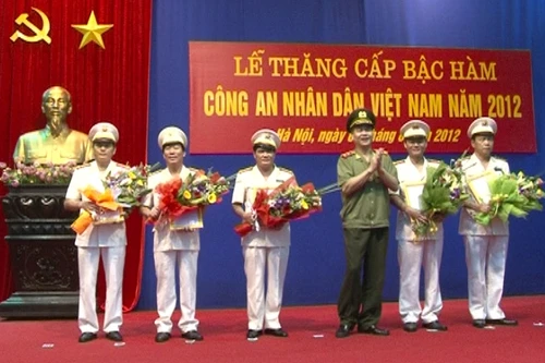 CATP Hà Nội thăng cấp bậc hàm cho hơn 5.000 cán bộ chiến sĩ