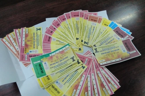 Bắt 8 đối tượng "cò vé" thu hơn 100 vé trận Việt Nam - Thái Lan