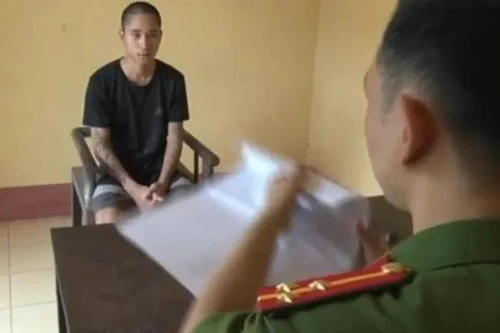 [Tin nhanh sáng 4-8-2022] Tạm giữ thanh niên ném đá ‘tiêu khiển’ khiến lái xe ô tô mù mắt