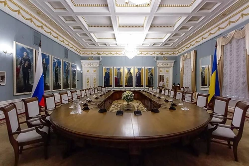 Phái đoàn Ukraine đi đường vòng đến đàm phán với Nga sáng 28-2