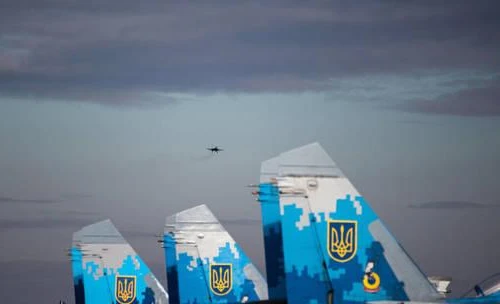 Ukraine đóng cửa không phận với toàn bộ máy bay dân sự 