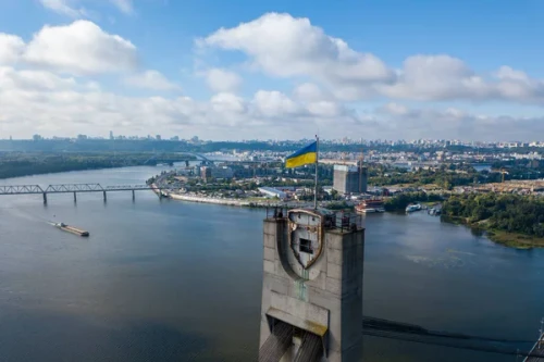 Rộ tin giới tài phiệt chạy khỏi Ukraine 