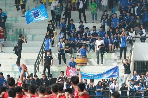 [ẢNH] Thắng kịch tính bằng luân lưu, THPT Lê Văn Thiêm vào top 8