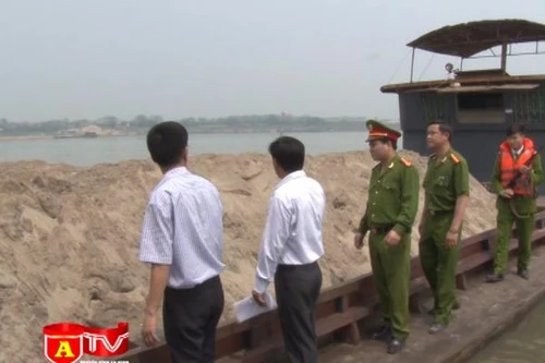 Nhức nhối nạn khai thác cát trái phép