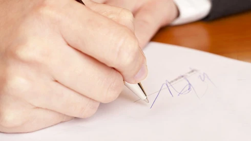 Rủi ro tiền tỷ khi ký khống giấy tờ giao dịch