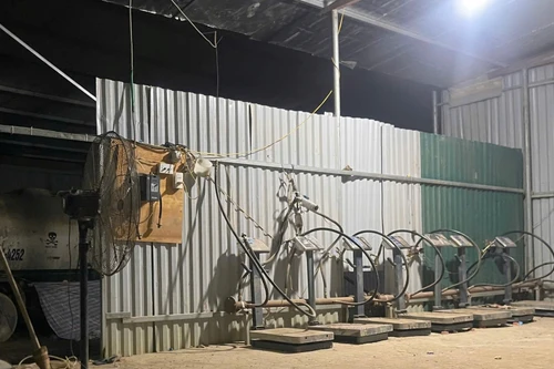 Đột kích điểm nghi vấn san chiết gas lậu ven đê sông Đuống