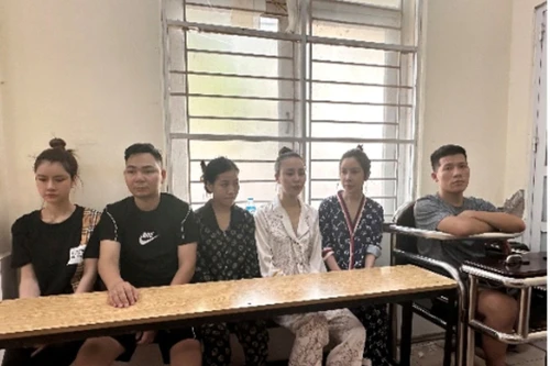 Nhóm 'nam thanh nữ tú' góp tiền mua ma túy về nhà trọ 'bay lắc'